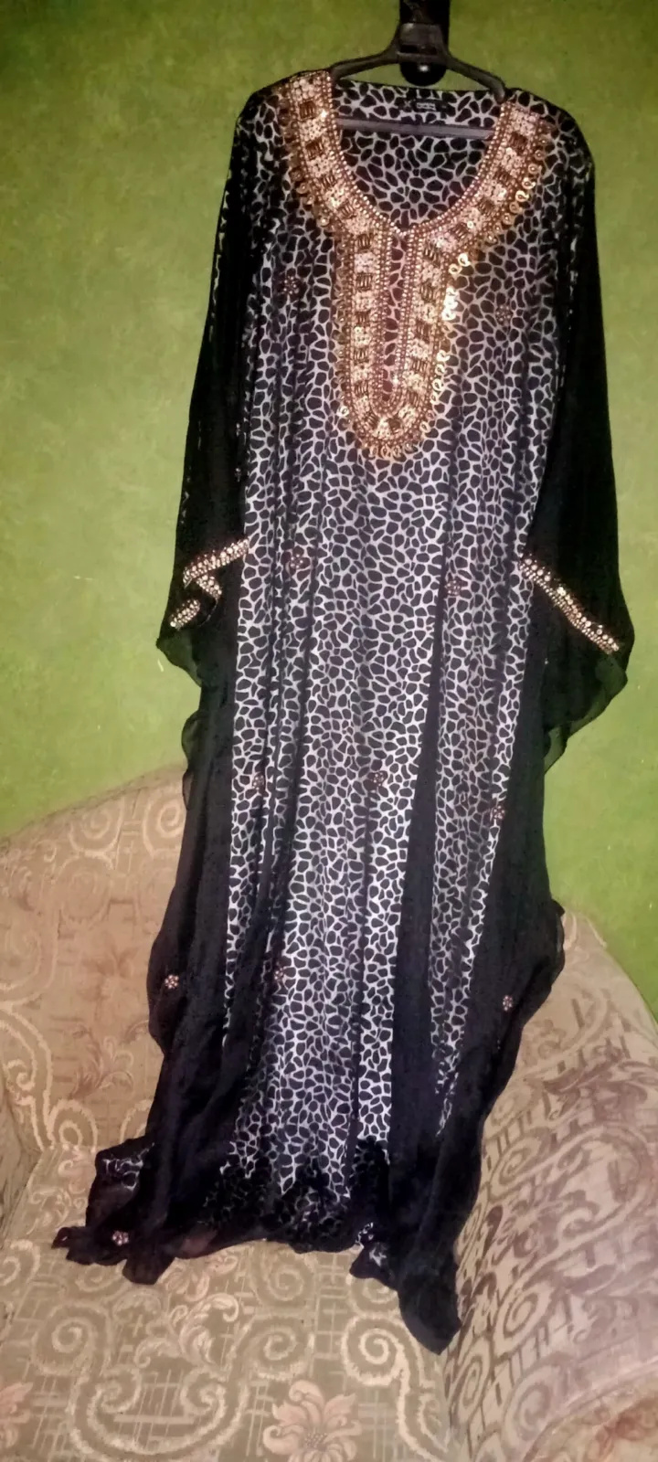 عبايه اماراتى سواريه