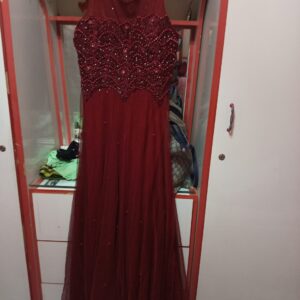 فستان سواريه ومعاه مستلزماته البدي والطرحة