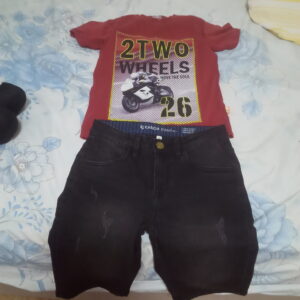 تيشيرت قطن وشورت جينز