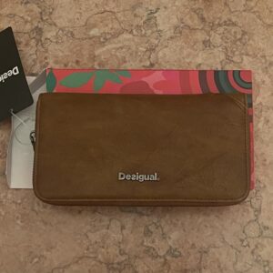 محفظة بني ماركة Desigual