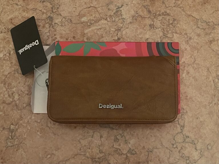 محفظة بني ماركة Desigual